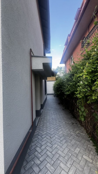 Casa bifamiliala- 2 apartamente in vila 1 Mai- PROASPĂT RENOVAT