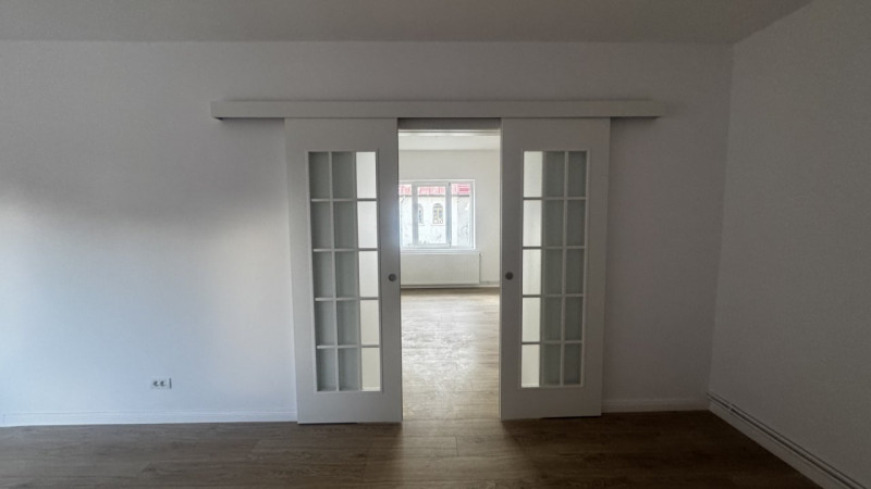 Casa bifamiliala- 2 apartamente in vila 1 Mai- PROASPĂT RENOVAT