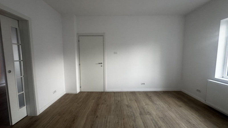 Casa bifamiliala- 2 apartamente in vila 1 Mai- PROASPĂT RENOVAT