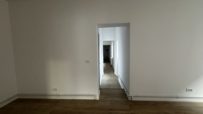 Casa bifamiliala- 2 apartamente in vila 1 Mai- PROASPĂT RENOVAT