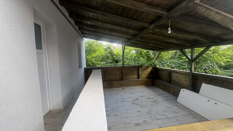 Casa bifamiliala- 2 apartamente in vila 1 Mai- PROASPĂT RENOVAT