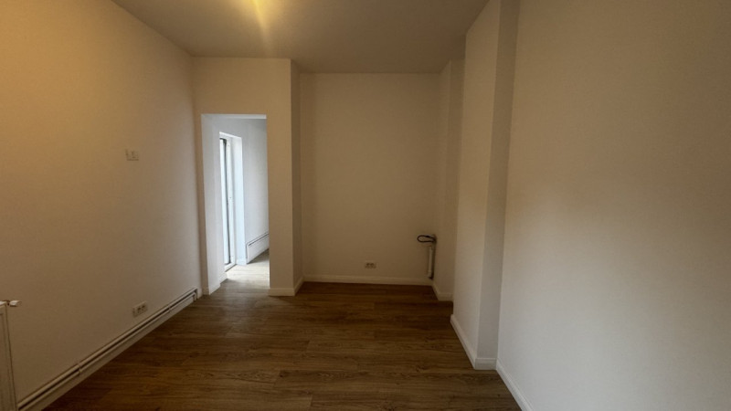 Casa bifamiliala- 2 apartamente in vila 1 Mai- PROASPĂT RENOVAT