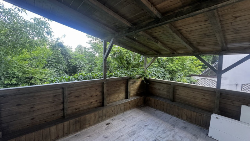 Casa bifamiliala- 2 apartamente in vila 1 Mai- PROASPĂT RENOVAT