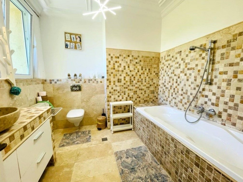 Pajura - Presei, Apartament 3 camere deosebit, centrala proprie.