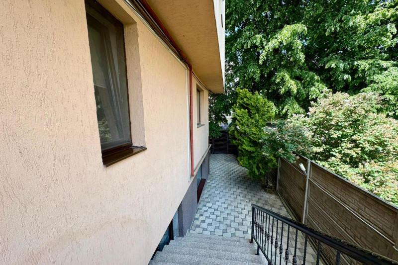 Bucurestii Noi -Subcetate 110, apartament 3 camere igienizat, demisol, 55 mp.