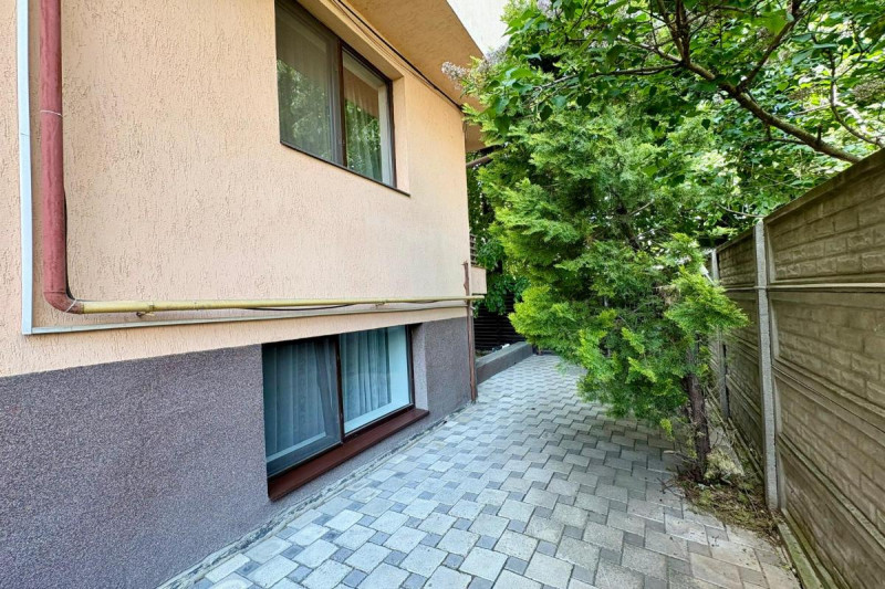 Bucurestii Noi -Subcetate 110, apartament 3 camere igienizat, demisol, 55 mp.