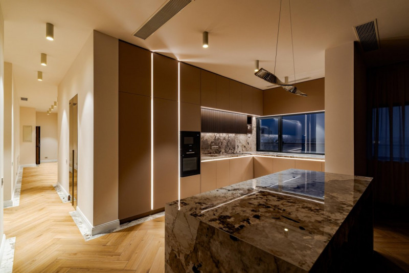 Priveste Deasupra Tuturor - Penthouse Spectaculos cu Terase 210mp!