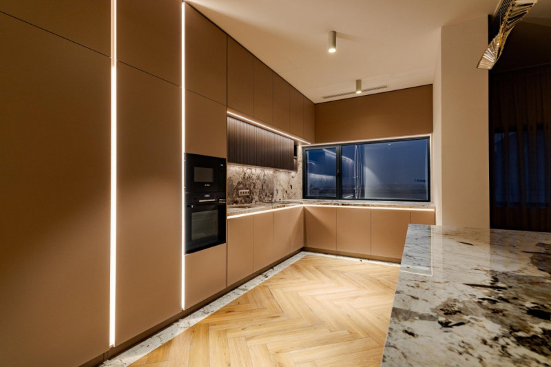 Priveste Deasupra Tuturor - Penthouse Spectaculos cu Terase 210mp!