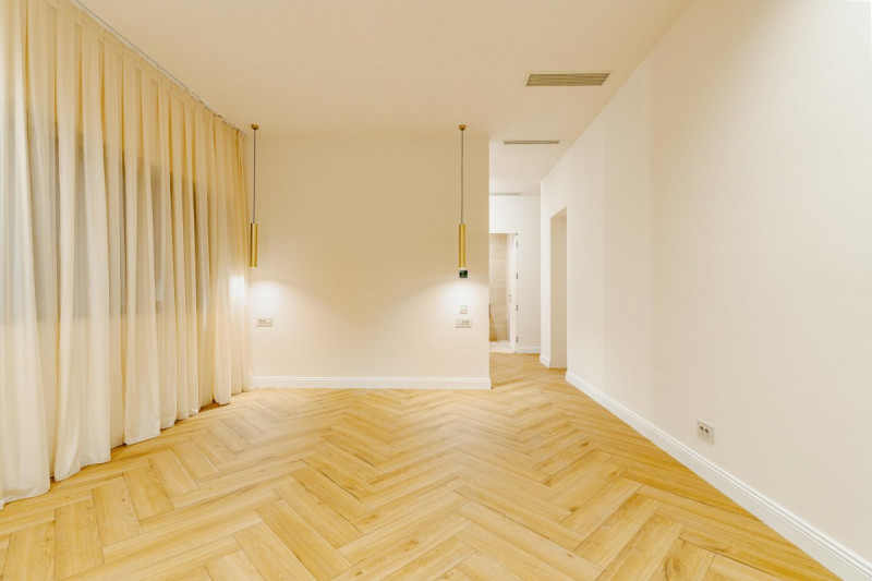 Priveste Deasupra Tuturor - Penthouse Spectaculos cu Terase 210mp!
