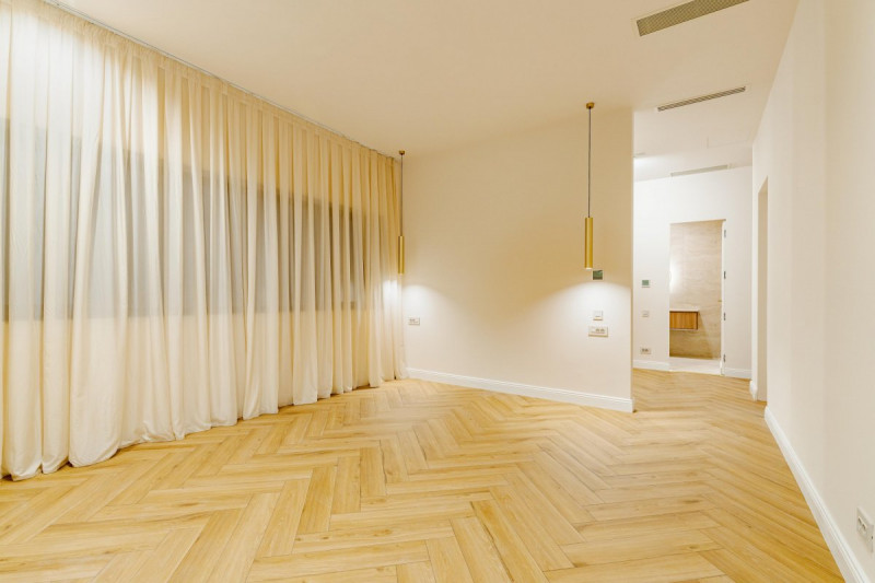 Priveste Deasupra Tuturor - Penthouse Spectaculos cu Terase 210mp!