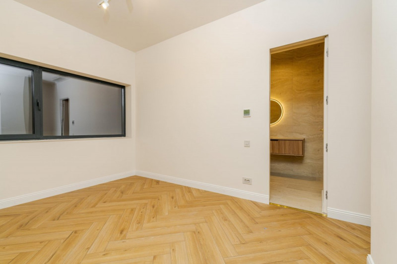 Priveste Deasupra Tuturor - Penthouse Spectaculos cu Terase 210mp!