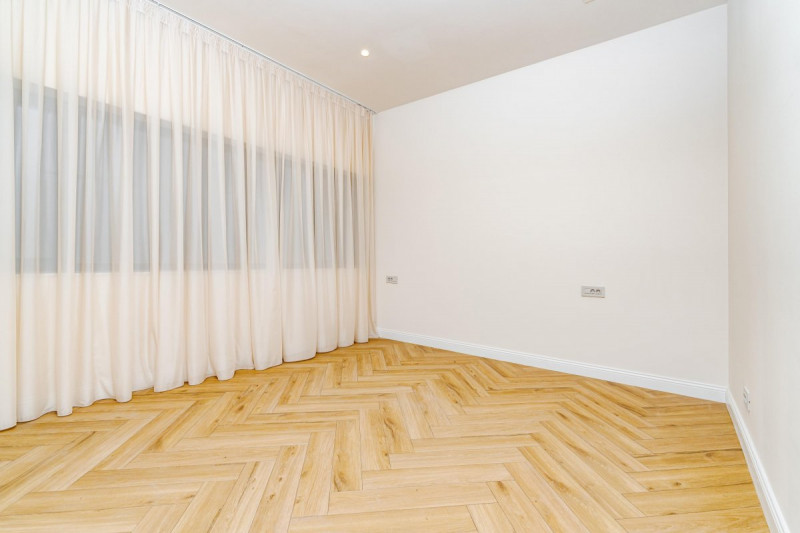 Priveste Deasupra Tuturor - Penthouse Spectaculos cu Terase 210mp!