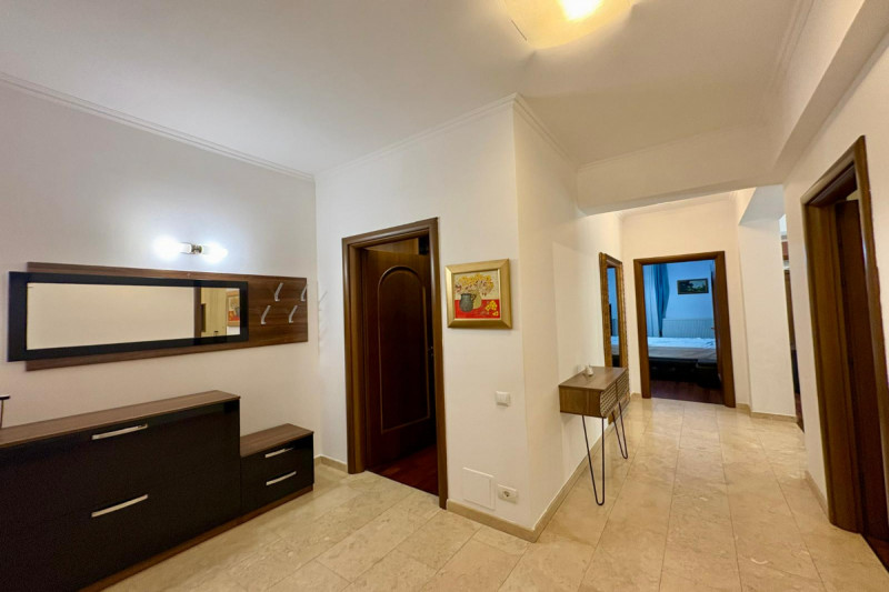 Parc Bazilescu - Apartament 3 camere 104 mp, cu parcare si curte proprie.