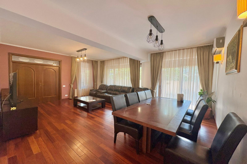Parc Bazilescu - Apartament 3 camere 104 mp, cu parcare si curte proprie.