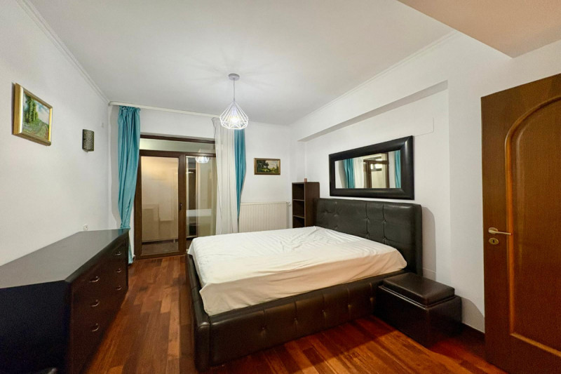 Parc Bazilescu - Apartament 3 camere 104 mp, cu parcare si curte proprie.