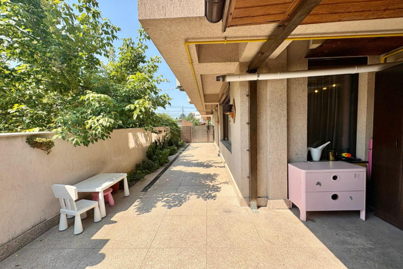 Parc Bazilescu - Apartament 3 camere 104 mp, cu parcare si curte proprie.