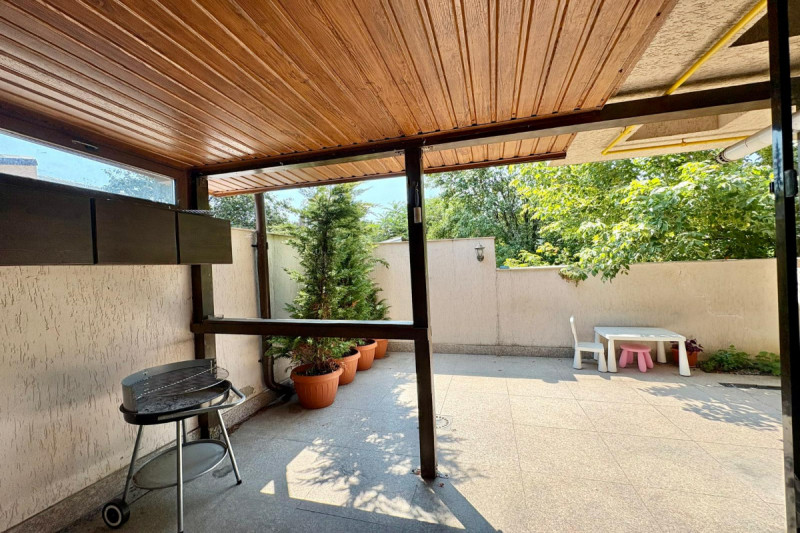 Parc Bazilescu - Apartament 3 camere 104 mp, cu parcare si curte proprie.