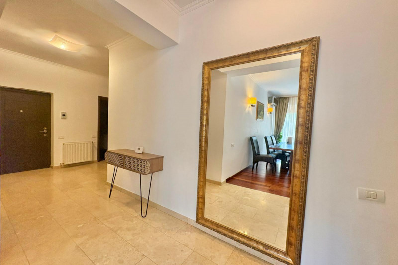 Parc Bazilescu - Apartament 3 camere 104 mp, cu parcare si curte proprie.