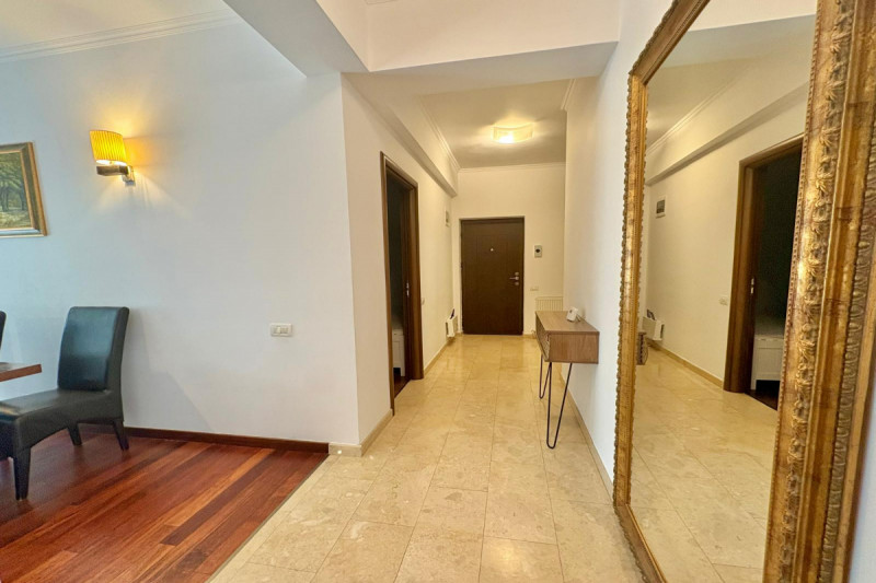 Parc Bazilescu - Apartament 3 camere 104 mp, cu parcare si curte proprie.