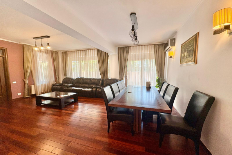 Parc Bazilescu - Apartament 3 camere 104 mp, cu parcare si curte proprie.