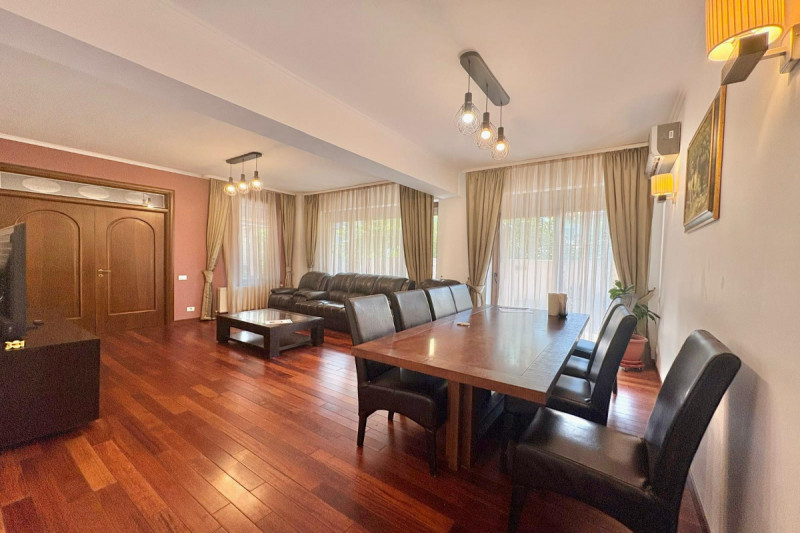 Parc Bazilescu - Apartament 3 camere 104 mp, cu parcare si curte proprie.