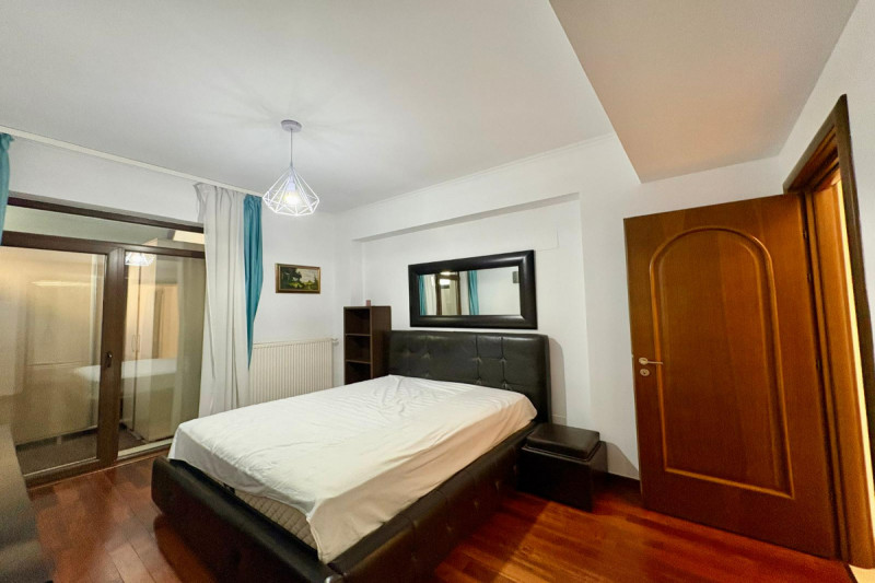 Parc Bazilescu - Apartament 3 camere 104 mp, cu parcare si curte proprie.