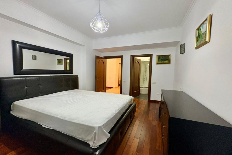 Parc Bazilescu - Apartament 3 camere 104 mp, cu parcare si curte proprie.