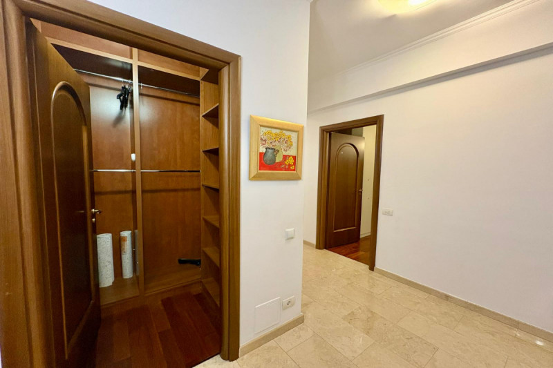 Parc Bazilescu - Apartament 3 camere 104 mp, cu parcare si curte proprie.