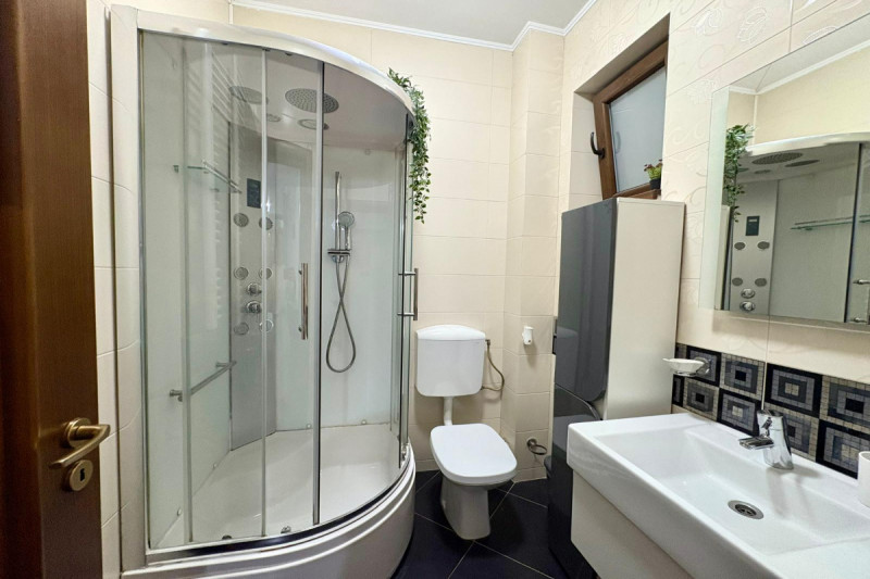 Parc Bazilescu - Apartament 3 camere 104 mp, cu parcare si curte proprie.