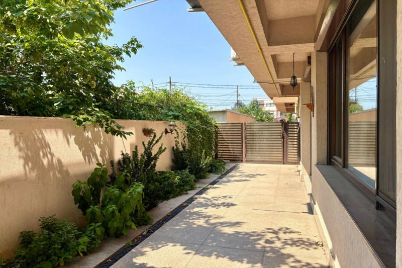 Parc Bazilescu - Apartament 3 camere 104 mp, cu parcare si curte proprie.