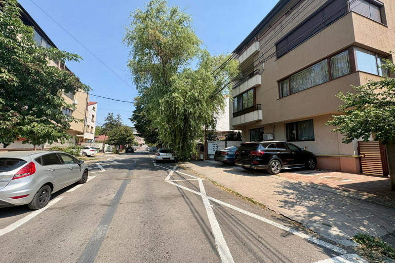 Parc Bazilescu - Apartament 3 camere 104 mp, cu parcare si curte proprie.