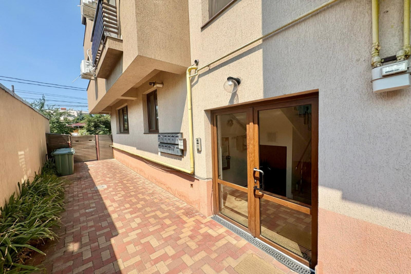 Parc Bazilescu - Apartament 3 camere 104 mp, cu parcare si curte proprie.