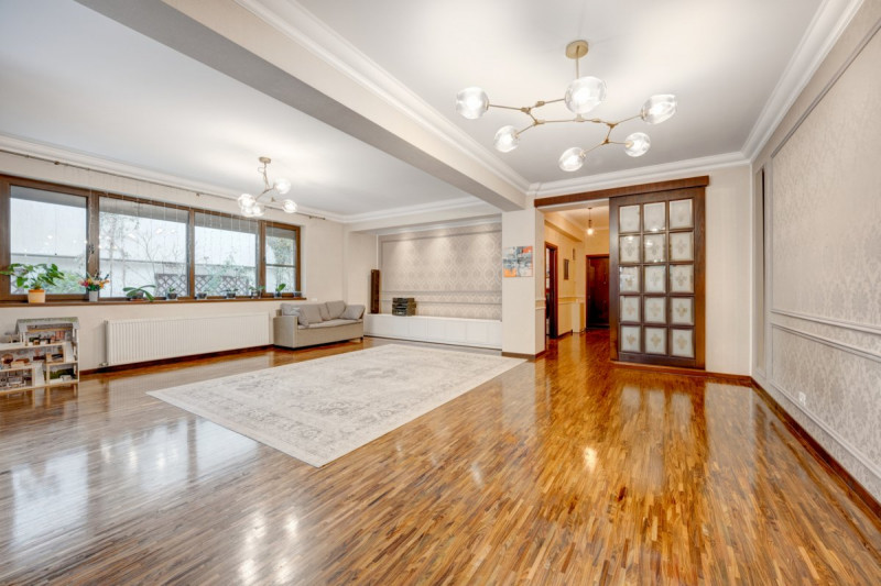 Apartament elegant 170mp, curte proprie și 3 locuri parcare, Parc Bazilescu!