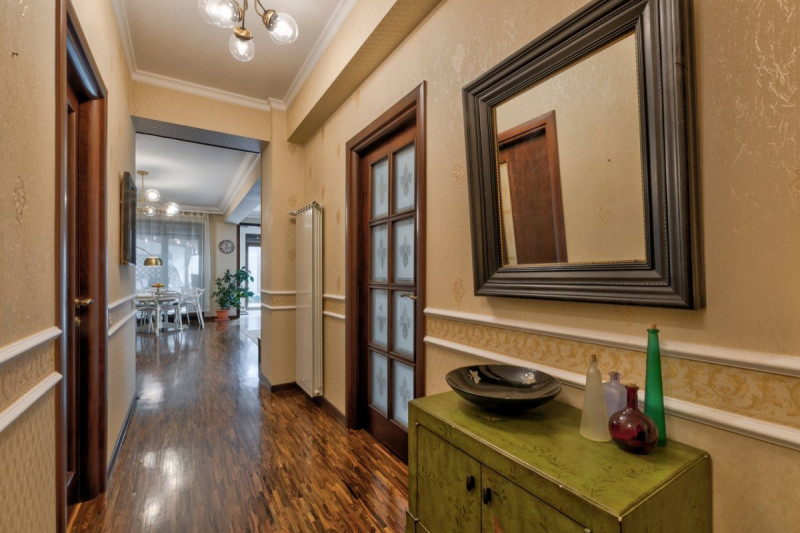 Apartament elegant 170mp, curte proprie și 3 locuri parcare, Parc Bazilescu!