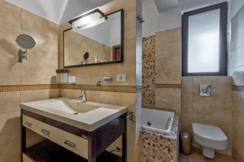 Apartament elegant 170mp, curte proprie și 3 locuri parcare, Parc Bazilescu!