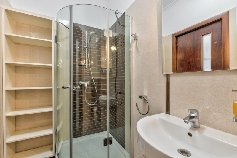 Apartament elegant 170mp, curte proprie și 3 locuri parcare, Parc Bazilescu!