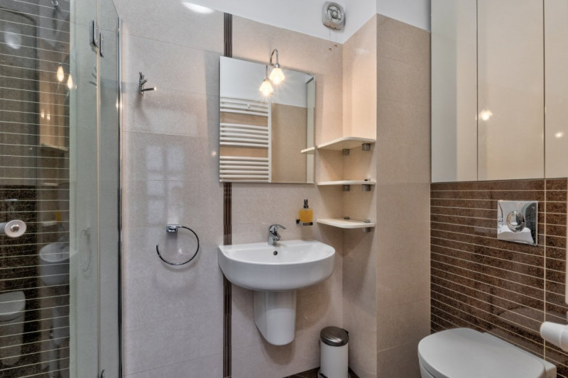 Apartament elegant 170mp, curte proprie și 3 locuri parcare, Parc Bazilescu!
