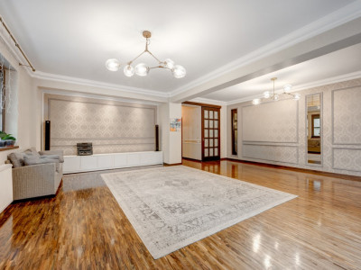 Apartament elegant 170mp, curte proprie și 3 locuri parcare, Parc Bazilescu!