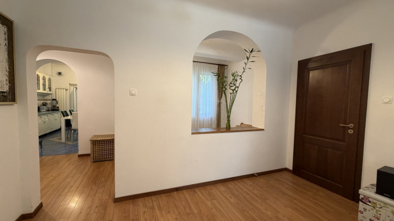 Vilă de vânzare în Domenii – Mănăstirea Cașin, oază de liniste
