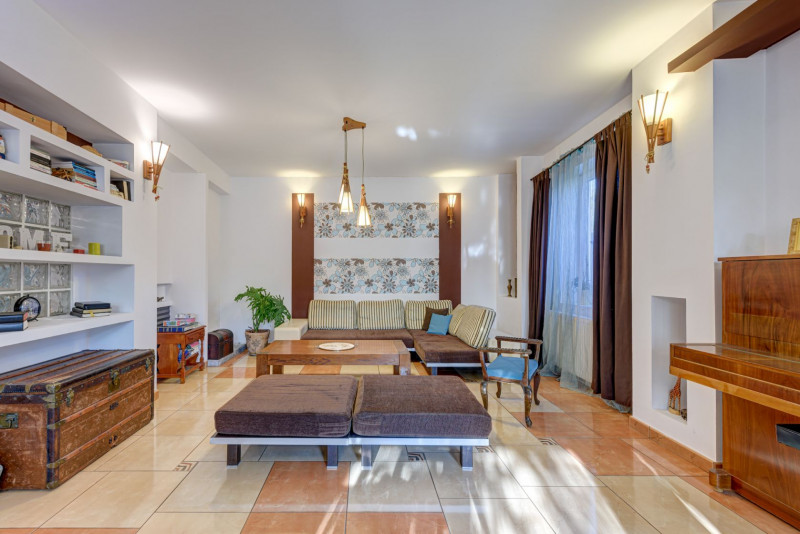 PRECONTRACT SEMNAT - Str.Poieni, Casa 4 dormitoare si birou, 160 mp.