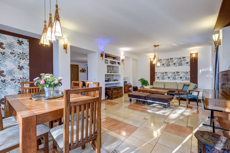 PRECONTRACT SEMNAT - Str.Poieni, Casa 4 dormitoare si birou, 160 mp.