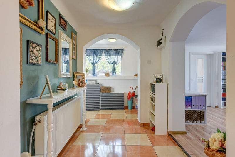 PRECONTRACT SEMNAT - Str.Poieni, Casa 4 dormitoare si birou, 160 mp.