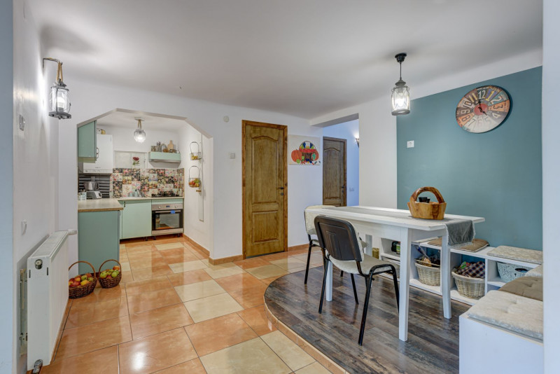 PRECONTRACT SEMNAT - Str.Poieni, Casa 4 dormitoare si birou, 160 mp.