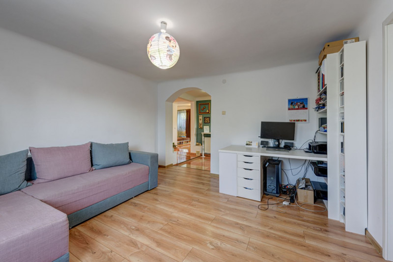 PRECONTRACT SEMNAT - Str.Poieni, Casa 4 dormitoare si birou, 160 mp.
