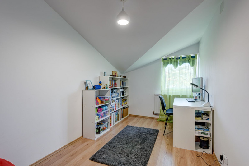 PRECONTRACT SEMNAT - Str.Poieni, Casa 4 dormitoare si birou, 160 mp.