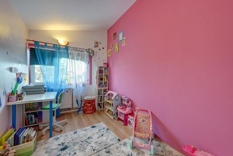PRECONTRACT SEMNAT - Str.Poieni, Casa 4 dormitoare si birou, 160 mp.