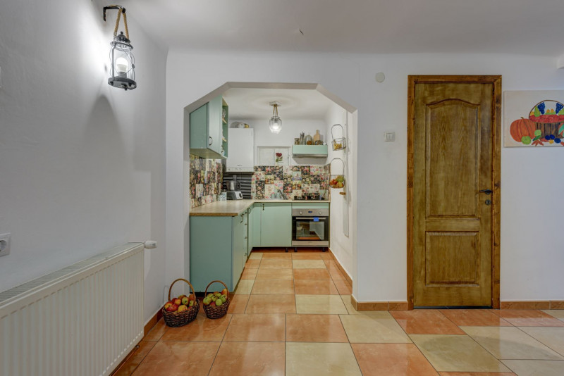 PRECONTRACT SEMNAT - Str.Poieni, Casa 4 dormitoare si birou, 160 mp.