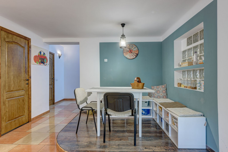 PRECONTRACT SEMNAT - Str.Poieni, Casa 4 dormitoare si birou, 160 mp.