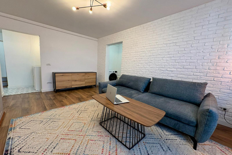 Victoriei - V.Micle 20, apartament 2 camere, mobilat si utilat, 40 mp, etaj 10.