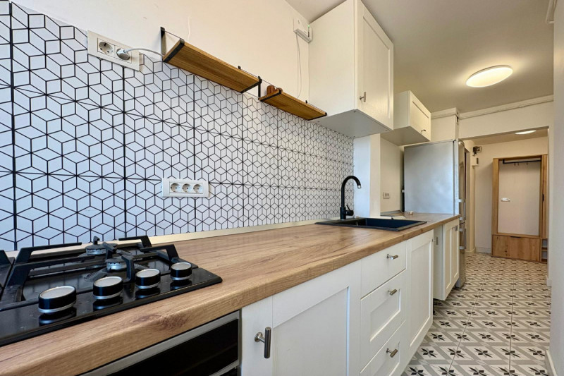 Victoriei - V.Micle 20, apartament 2 camere, mobilat si utilat, 40 mp, etaj 10.